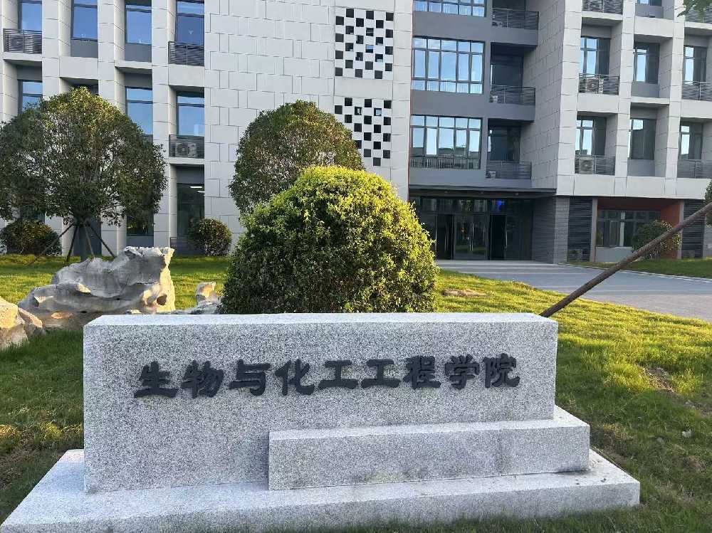 德庆县扬州职业大学体育场高杆灯项目